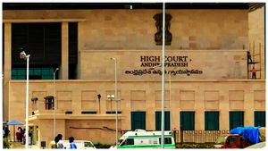 తీర్పులు ఎలా ఇవ్వాలో మీరే కోర్టుకు చెబుతారా?