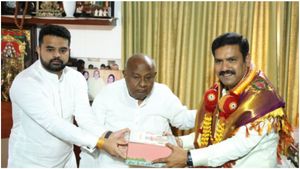 మారుతున్న రాజకీయాలు, ఏకం అవుతున్న ప్రతిపక్షాలు, మాజీ ప్రధానితో చర్చలు, అంతా ఓకే ! 