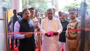 మహిళల భద్రత కోసం రూ 668 కోట్లతో సేఫ్ సిటీ కమాండ్ సెంటర్, సీఎం !
