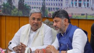 అర్దరాత్రి సీఎం, డీకే, హోమ్ మంత్రితో హైకమాండ్ చర్చలు, ఏం చెయ్యాలి ?, ఎలా చెయ్యాలి ? 