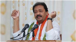 కాంగ్రెస్ నేత షబ్బీర్ అలీ ఇంట్లో సోదాలు​: బీఆర్ఎస్ నేత ఇంట్లోనూ