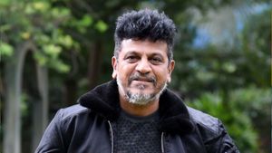 ఆసుపత్రిలో స్టార్ హీరో, ఆందోళనలో అభిమానులు, రెండేళ్ల తరువాత ఆ ఫ్యామిలీలో మరో షాక్ ! 