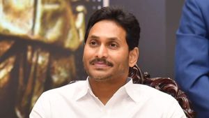జగన్ గెలుపు గుర్రాలు సిద్దం - ఆ సీనియర్లకు షాక్, భారీ మార్పులు..!!