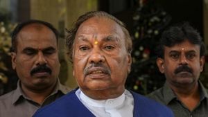 మాజీ డీసీఎం పనికిమాలిన, విలువలేని లీడర్, సొంత పార్టీ ఎమ్మెల్యే షాకింగ్ కామెంట్స్, సీఎంతో ? 