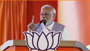 పవన్ కళ్యాణ్ మాతో ఉన్నారు.. ఇక మీరూ: కాంగ్రెస్, బీఆర్ఎస్ ఇలా ఒక్కటంటూ మోడీ సెటైర్లు