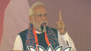 బీఆర్ఎస్ మునిగే నావ.. కాంగ్రెస్‌ను నమ్మితే విధ్వంసమే: ఆ కేసుల విచారణపై మోడీ కీలక వ్యాఖ్యలు
