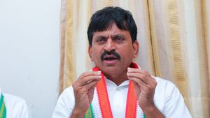 పొంగులేటి నివాసంలో ఐటీ, ఈడీ సోదాలు - నేడే నామినేషన్..!!