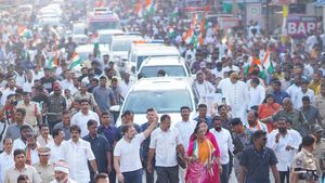 రాహుల్ గాంధీ పాదయాత్రతో జనసంద్రంగా వరంగల్; కాంగ్రెస్ లో జోష్; రాహుల్ ఏమన్నారంటే!!