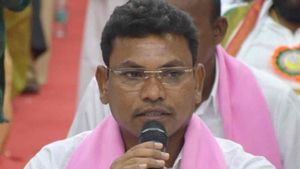  పినపాక ఎమ్మెల్యే, బీఆర్ఎస్ అభ్యర్థి రేగా కాంతారావుకు చేదు అనుభవం (వీడియో)