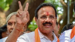 ప్రత్యక్ష రాజకీయాలకు గుడ్ బై చెప్పిన మాజీ సీఎం, మోదీ అడ్డాలో ఏం జరుగుతోంది, వికెట్ మీద వికెట్లు! 