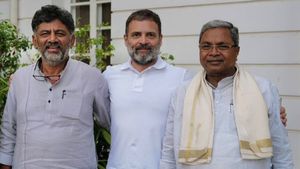 సీఎంకు స్వీట్ కౌంటర్ ఇచ్చిన డీసీఎం, తెలంగాణ ఎన్నికల తరువాత మ్యాటర్ సీరియస్ ? 
