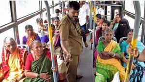 RTC బస్సుల్లో 100 కోట్ల ప్రయాణాల మార్క్..ఫ్రీ జర్నీతో మహిళలు దుమ్ము లేపారు..!