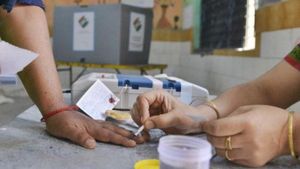తెలంగాణలో నవంబర్ 30న వేతనంతో కూడిన సెలవు