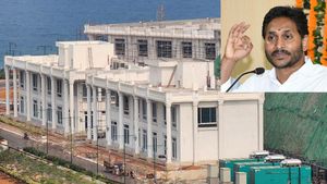 రుషికొండకు జగన్ వెళ్లాలా వద్దా? హైకోర్టు ఆదేశాల వేళ కేంద్రం నిర్ణయంపై ఉత్కంఠ!