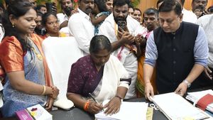 అంగన్వాడీలకు గుడ్‌న్యూస్ చెప్పిన మంత్రి సీతక్క