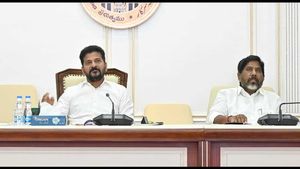 కేంద్రానికి పేరొచ్చినా..: తెలంగాణ ఆర్థిక పరిస్థితి, వచ్చే బడ్జెట్ ఎలా ఉండాలో తేల్చేసిన సీఎం రేవంత్
