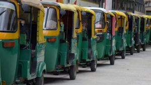 Free Bus: మహిళలకు ఉచిత బస్ ప్రయాణంతో ఆందోళనలో ఆటో డ్రైవర్లు..
