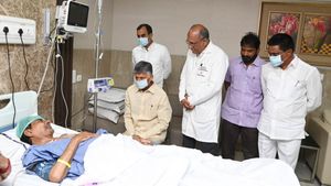 KCR health: చంద్రబాబు పరామర్శ