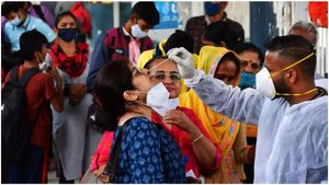  తెలంగాణాను వణికిస్తున్న కరోనా; పెరిగిన యాక్టివ్ కేసులు; తాజా పరిస్థితి ఇలా!! 