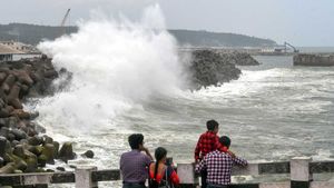 Cyclone Michaung:  ఏపీలో సూపర్ సైక్లోన్ తీరాన్ని తాకేది అక్కడే: రెడ్ అలర్ట్ జారీ