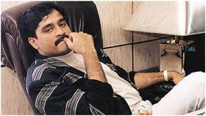 దావుద్ ఇబ్రహీం, బాలీవుడ్ కు ఉన్న సంబంధం ఇదే, కపూర్ ఫ్యామిలీ టాప్ హీరో ఆత్మకథలో, హీరోయిన్లతో !  