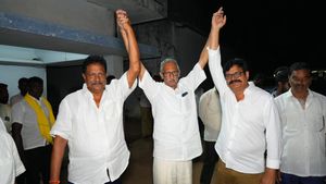 కొడాలి నాని కోసం చేతులు కలిపిన టీడీపీ నేతలు