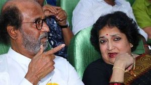 కోర్టు ముందు సూపర్ స్టార్ భార్య, సుప్రీం కోర్టు ఆదేశాలతో, చీటింగ్ కేసులో రజనీకాంత్!  