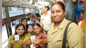  Free bus: కిక్కిరిస్తున్న టీఎస్ఆర్టీసీ బస్సులు, రికార్డు స్థాయిలో ప్రయాణాలు నమోదు 