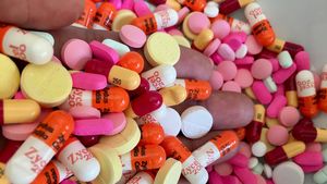 Drugs: క్యాప్సూల్స్ రూపంలో డ్రగ్స్.. పట్టుకున్నపోలీసులు..