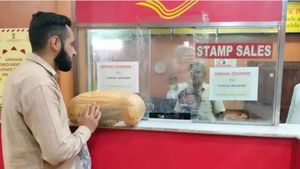  Click N Book: పోస్టాఫీస్‍లో కొరియర్ సేవలు ప్రారంభం..