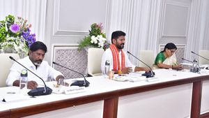కరెంటు కోతలు ఉండేలా కుట్ర చేశారా?: విద్యుత్ శాఖ ప్రిన్సిపల్ సెక్రటరీపై సీఎం   రేవంత్ ఆగ్రహం
