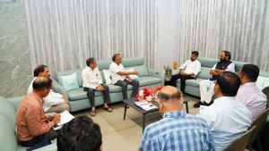 మేడిగడ్డపై పూర్తి వివరాలివ్వండి: ఇరిగేషన్ శాఖపై సీఎం రేవంత్ సుదీర్ఘ సమీక్ష, కీలక ఆదేశాలు