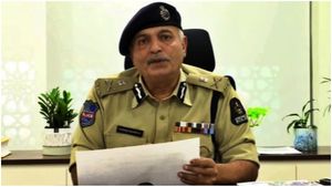 ఐపీఎస్ అధికారి నవీన్ కుమార్ అరెస్ట్: విశ్రాంత ఐఏఎస్ భన్వర్ లాల్ ఇంటి కబ్జాకు యత్నం!