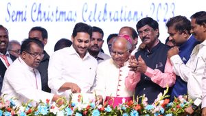 విజయవాడలో సెమీ క్రిస్మస్ వేడుకలు-కేక్ కట్ చేసిన జగన్-ముందస్తు శుభాకాంక్షలు..!