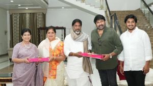  తెలంగాణ డిప్యూటీ సీఎం భట్టి విక్రమార్కను కలిసిన చిరంజీవి దంపతులు
