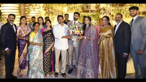 షర్మిల కుమారుడి నిశ్చితార్థానికి  సీఎం జగన్‌ దంపతులు