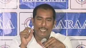 ఏపీ అసెంబ్లీ ఎన్నికల బరిలో ప్రముఖ వ్యూహకర్త: ఈ రెండు స్థానాలపై గురి