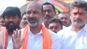 రేవంత్‌ సర్కార్‌ ముందు `సెంటిమెంట్ డిమాండ్` పెట్టిన బండి సంజయ్