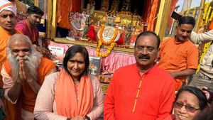 అయోధ్య రామయ్య చెంతకు చేరిన శ్రీవారి అపురూప కానుకలు