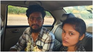 కేజీఎఫ్ హీరో సినిమా స్టైల్లో పెళ్లి, కారులోనే అన్ని, క్లైమాక్స్ లో పోలీసులు ఎంట్రీ, అమ్మాయి డబుల్ గేమ్ ! 