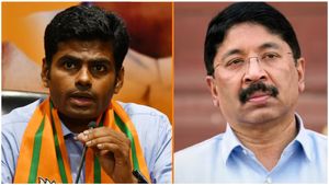 ప్రతిపక్షంలో చేరిన పోలీసు అధికారులు, పని లేని మంగళోడు ఏం పని చేస్తాడని ప్రశ్నించిన ఎంపీ ! 
