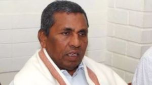 ఒకే ఎంపీ టిక్కెట్ కోసం మామ అల్లుళ్ల సవాల్, కూతురి భర్తతో మాజీ కేంద్ర మంత్రి ఢీ, మోదీ స్కెచ్ తో ! 