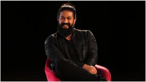 బర్త్ డే వేడుకలు, విద్యుత్ షాక్ తో స్పాట్ లో చనిపోయిన పాన్ ఇండియా హీరో ఫ్యాన్స్, అర్దరాత్రి ! 