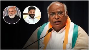 రేవంత్ సర్కారుపై ఖర్గే ప్రశంసలు: మోడీ సీబీఐ, ఈడీల దాడులంటూ అలర్ట్