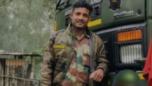 మంజా మెడకు చుట్టుకుని సైనికుడు మృతి: నలుగురి ప్రాణం తీసిన పతంగి