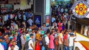 సంక్రాంతికి రికార్డులు తిరగరాసిన టీఎస్ఆర్టీసీ బస్సులు