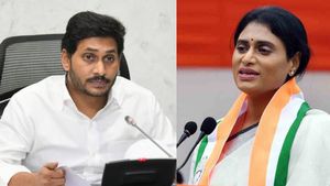 జగన్ రెడ్డీ హోదా ఏమైంది, చంద్రబాబుదే ఆ పాపం - షర్మిల ఫైర్..!!