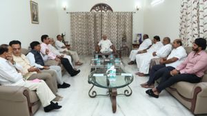 మంచి అవకాశం ఇచ్చిన మోదీ, మాజీ ప్రధానికి లక్కీచాన్స్, లోక్ సభ ఎన్నికలకు ముందే ఇలా ! 