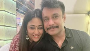  స్టార్ హీరో భార్యకు లీగల్ ప్రాబ్లమ్ ?, ఆ నటి ప్రైవేట్ ఫోటోల విషయంలో ?, ఎవరికి నష్టం ? 