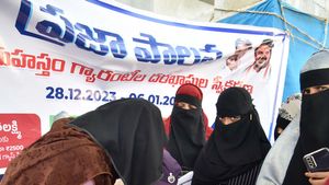 తెలంగాణలో దరఖాస్తుల ఉప్పెన..